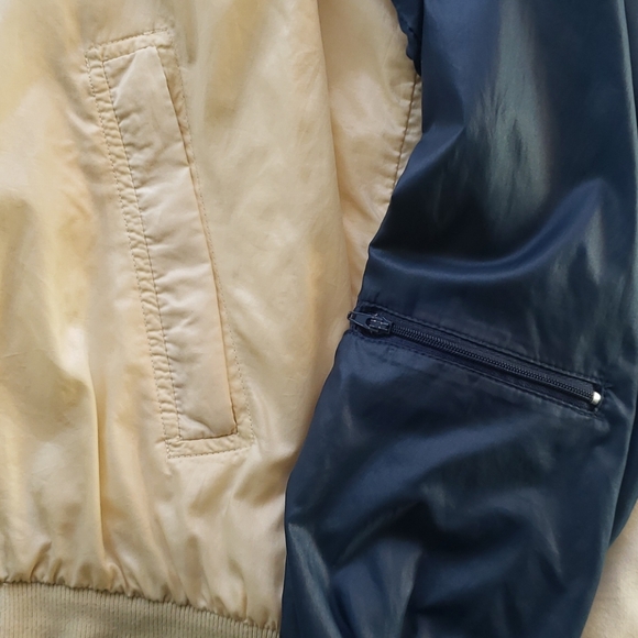 Oyster Bay Windbreaker (Medium) - Picture 7 of 8